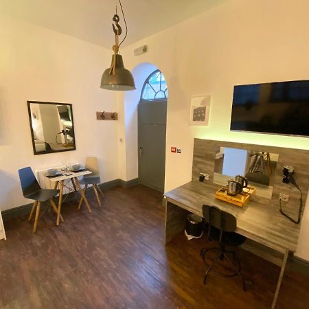 Studio At The Coach House Apartments ลีดส์ ภายนอก รูปภาพ
