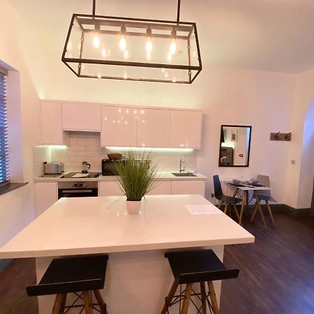 Studio At The Coach House Apartments ลีดส์ ภายนอก รูปภาพ