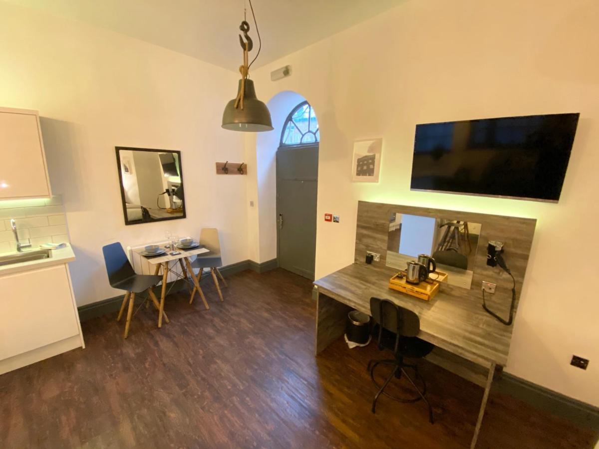 Studio At The Coach House Apartments ลีดส์ ภายนอก รูปภาพ