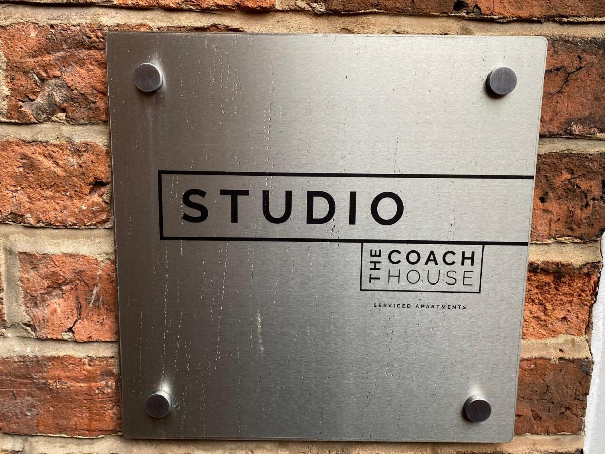 Studio At The Coach House Apartments ลีดส์ ภายนอก รูปภาพ