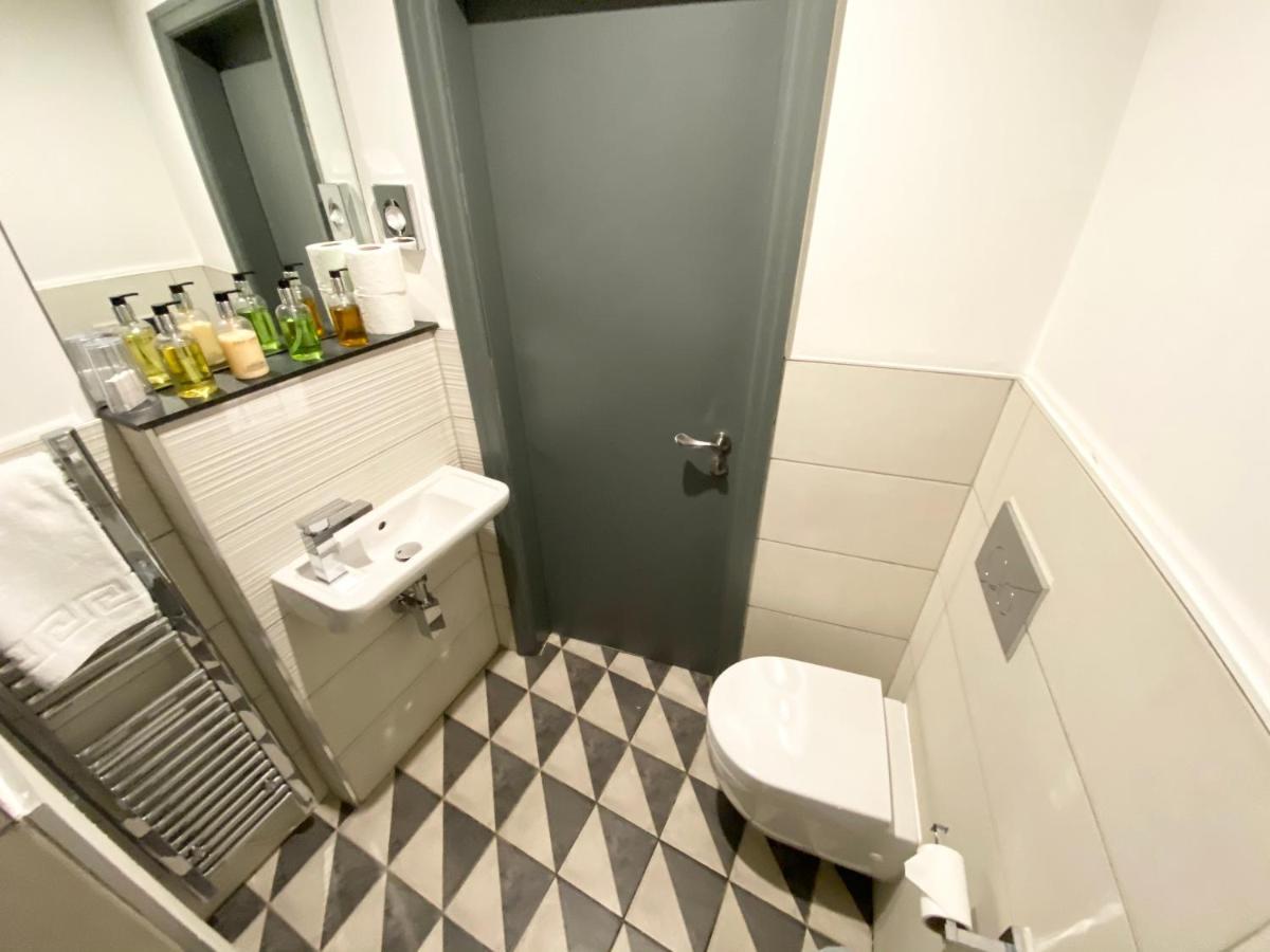 Studio At The Coach House Apartments ลีดส์ ภายนอก รูปภาพ