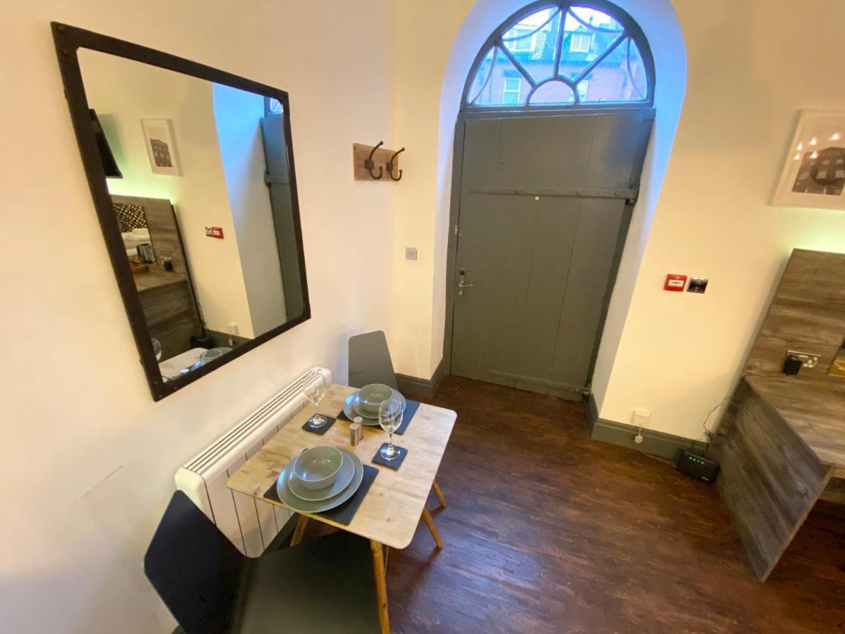 Studio At The Coach House Apartments ลีดส์ ภายนอก รูปภาพ