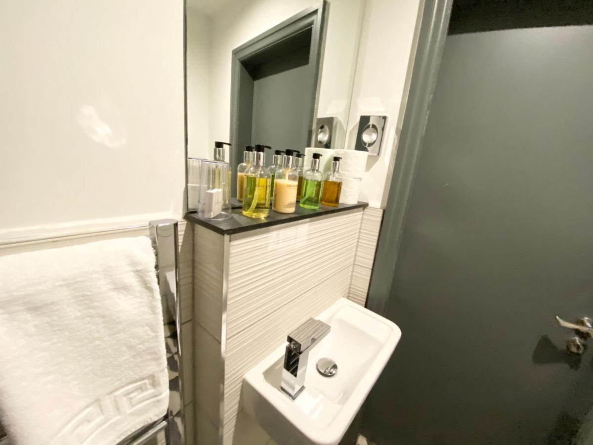 Studio At The Coach House Apartments ลีดส์ ภายนอก รูปภาพ