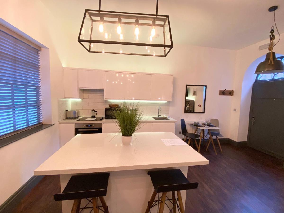 Studio At The Coach House Apartments ลีดส์ ภายนอก รูปภาพ