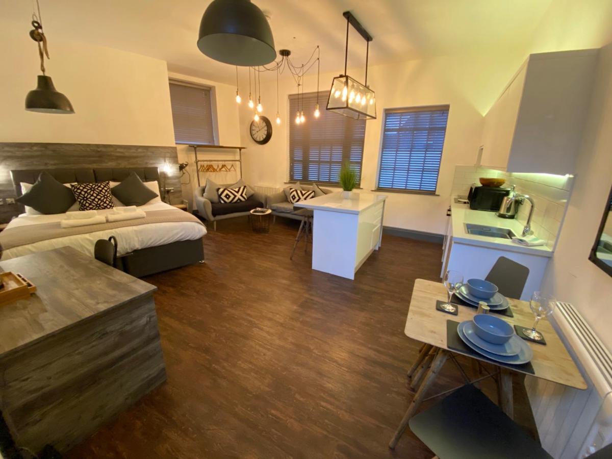 Studio At The Coach House Apartments ลีดส์ ภายนอก รูปภาพ